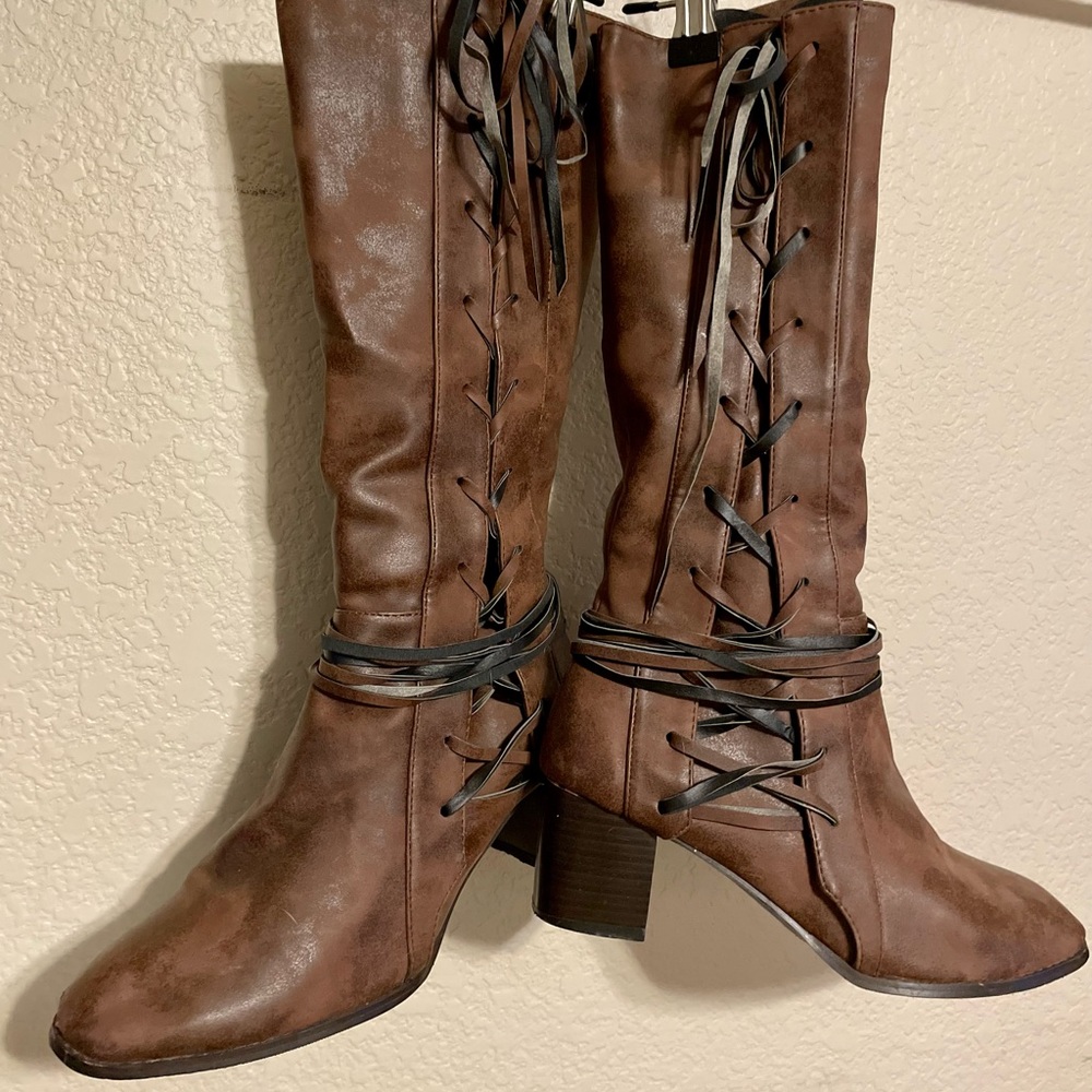 Excellent condition, western style riding boots size 9.5/41